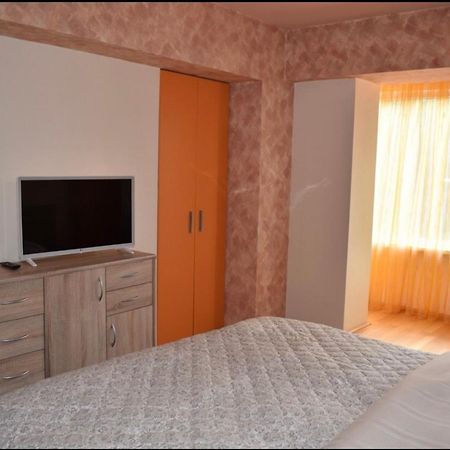 Central Apartment 4 Rooms Brasov Bagian luar foto