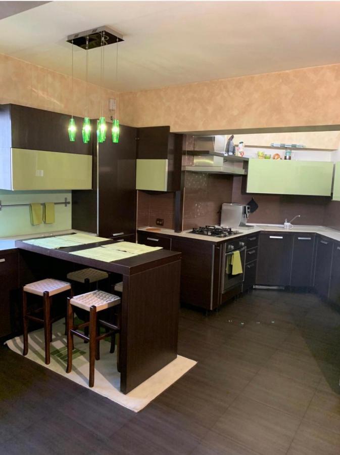 Central Apartment 4 Rooms Brasov Bagian luar foto