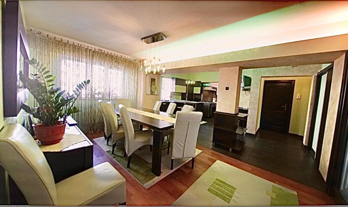 Central Apartment 4 Rooms Brasov Bagian luar foto