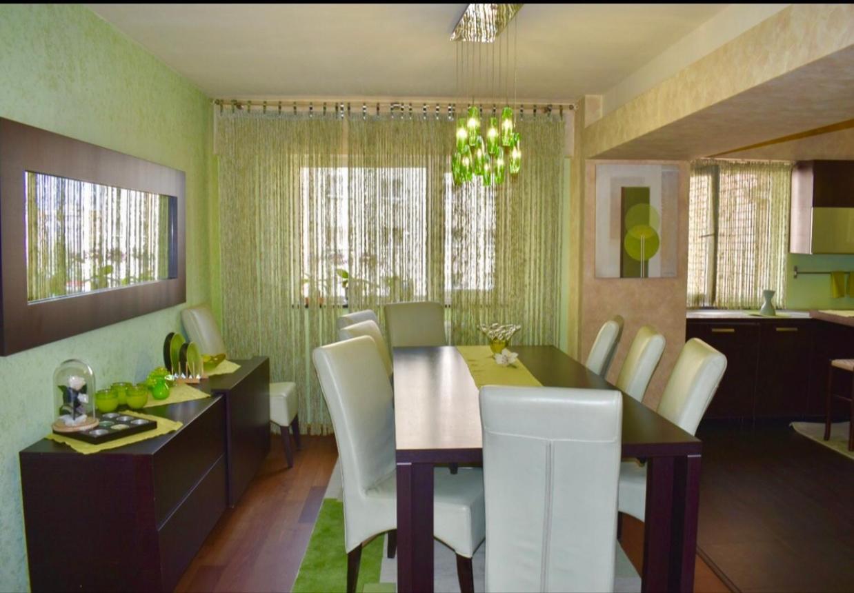 Central Apartment 4 Rooms Brasov Bagian luar foto