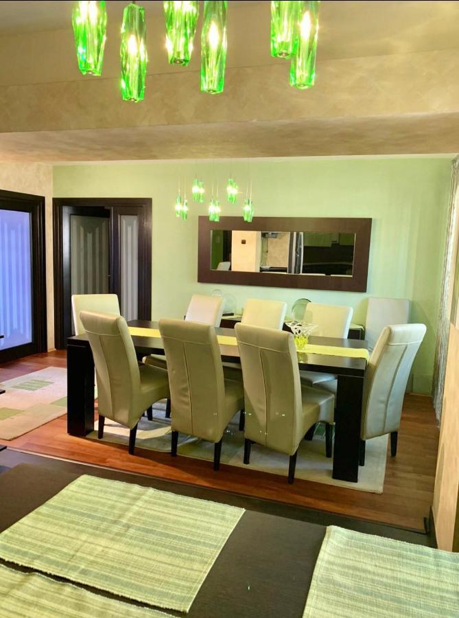 Central Apartment 4 Rooms Brasov Bagian luar foto