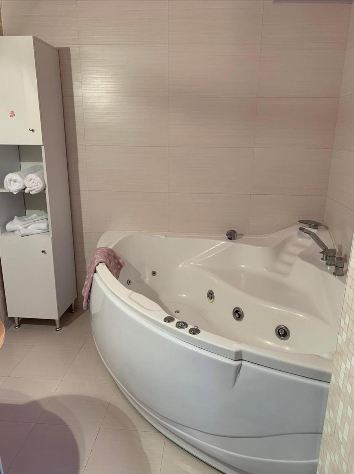 Central Apartment 4 Rooms Brasov Bagian luar foto
