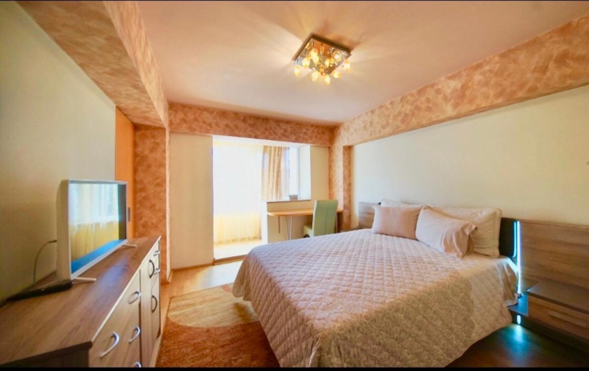 Central Apartment 4 Rooms Brasov Bagian luar foto