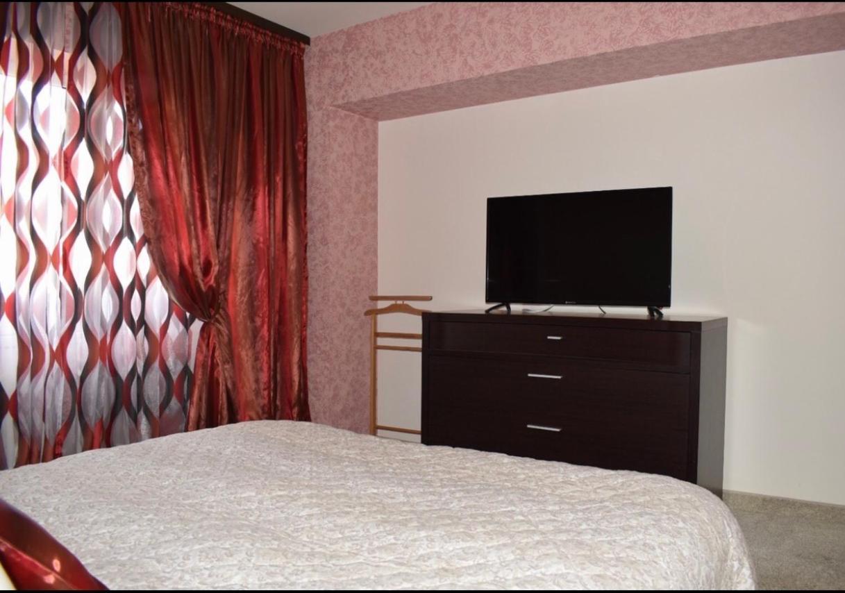 Central Apartment 4 Rooms Brasov Bagian luar foto