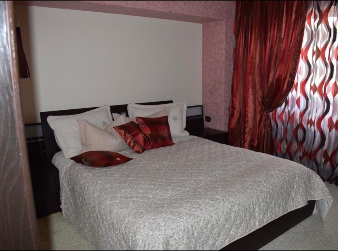 Central Apartment 4 Rooms Brasov Bagian luar foto