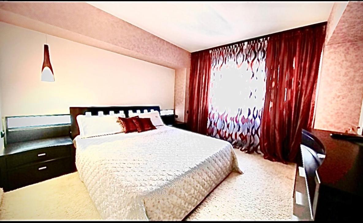 Central Apartment 4 Rooms Brasov Bagian luar foto